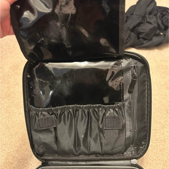 Hard makeup case - Picture 3 of 6